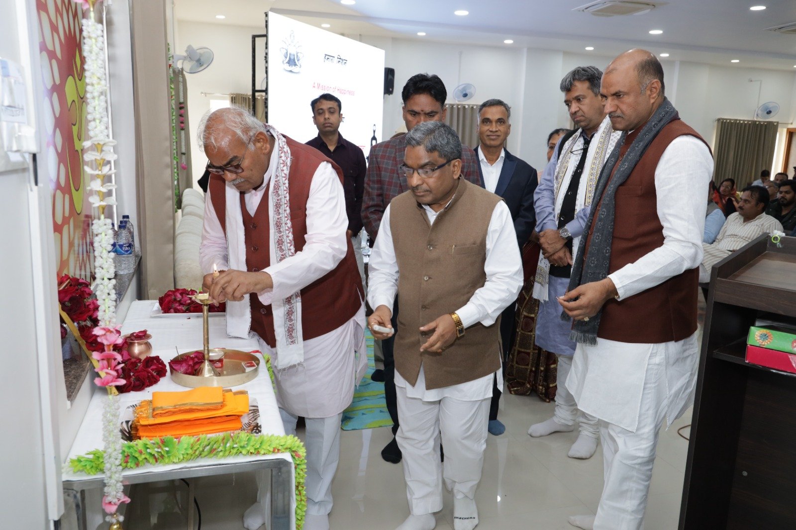 शिक्षा मंत्री माननीय श्री मदन जी दिलावर ने दीप प्रज्जवलन कर किया जीसा शिविर का शुभारम्भ किया